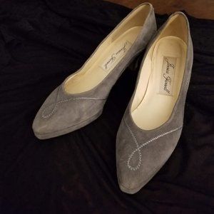 GIFT WITH PURCHASE Vintage grey suede pumps, size 7M